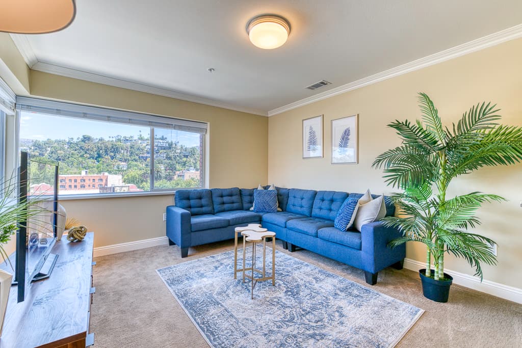 Hollywood Hills Senior Living thumbnail 3