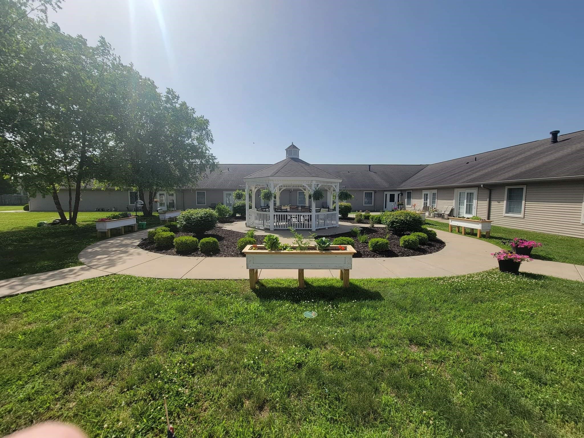 Rochester Estates Senior Living thumbnail 2