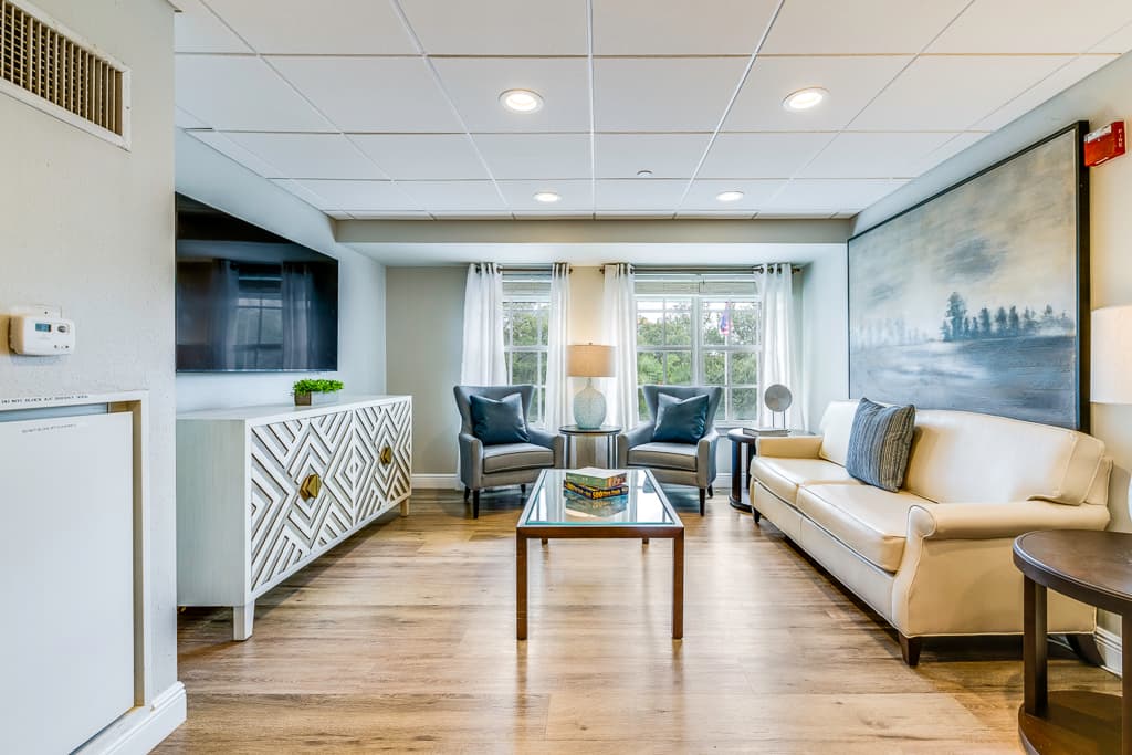 Tampa Gardens Senior Living thumbnail 2