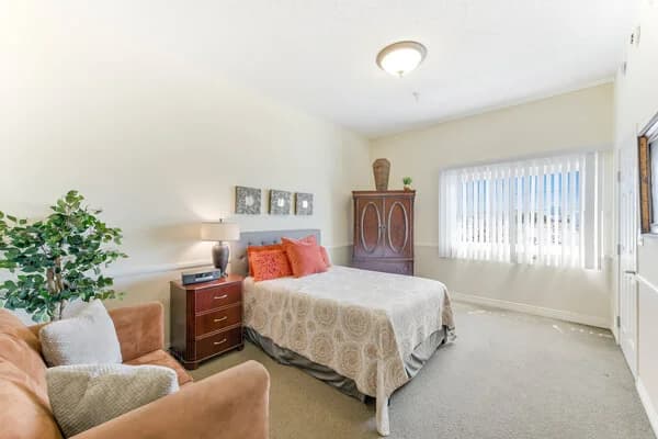 Silverado Beverly Place thumbnail 6